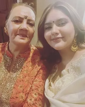 anjali anand with mother purnima anand
