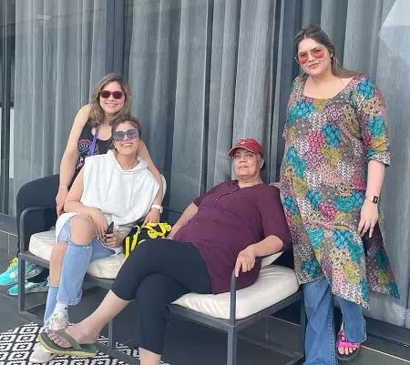 anjali anand with mother purnima and sisters neha and jaya