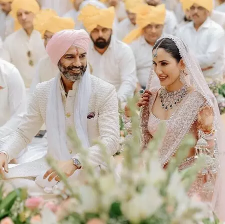 sonnalli seygall and ashesh sajnani wedding picture