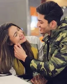 aashika bhatia with satvik sankhyan