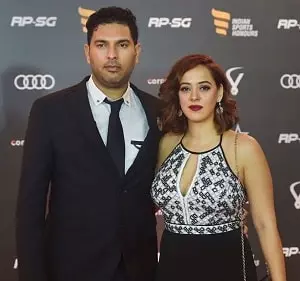 hazel keech with husband yuvraj singh