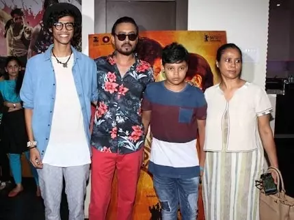 irrfan khan and sutapa sikdar with sons babil and ayaan
