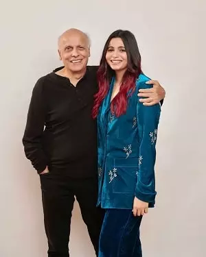 shaheen bhatt with father mahesh bhatt