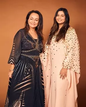 shaheen bhatt with mother soni razdan