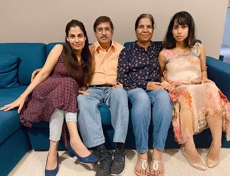 shreya dhanwanthary with her family