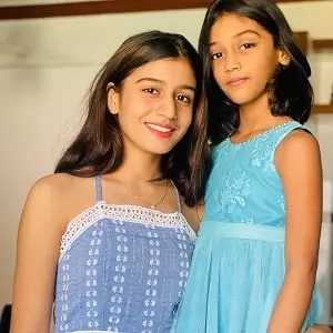 aadhya anand with sister anaaya anand