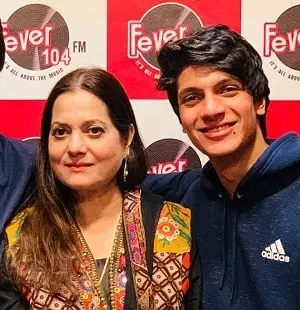 avitesh shrivastava with mother vijayta pandit