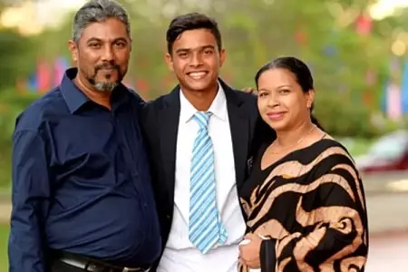 dunith wellalage with his parents
