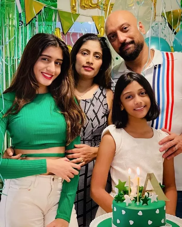 family picture of aadhya anand