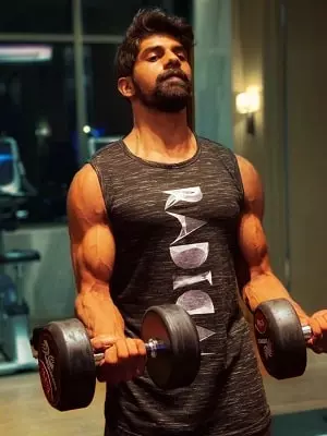 karan hariharan working out in gym