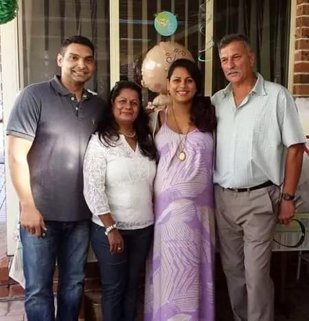 laura quinn with her parents and husband