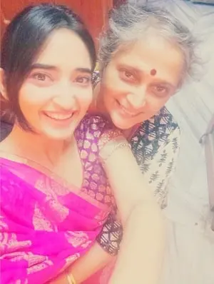 radhika mehrotra with mother jyoti mehrotra