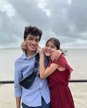 vyom vyas with sister vyomika vyas