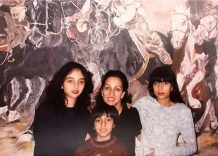 chatura samarth with her daughters