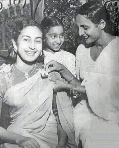 chatura samarth with her mother and sister