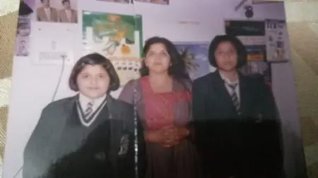 childhood picture of mannara and mitali with mother kamini