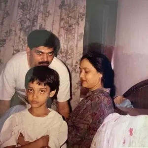 childhood picture of medha shankar with her parents
