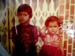 childhood picture of sapna bhatt with sister shilpa bhatt