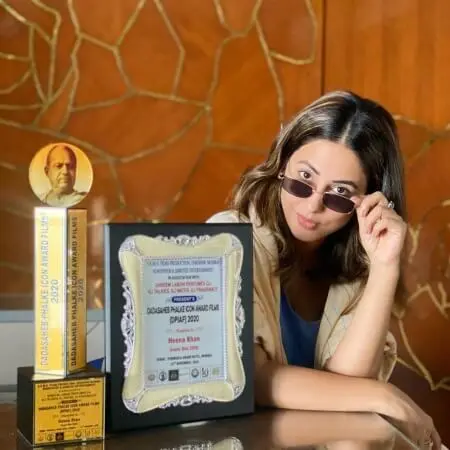 hina khan with dada saheb phalke award