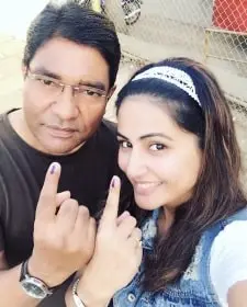 hina khan with father aslam khan