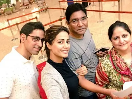 hina khan with her family