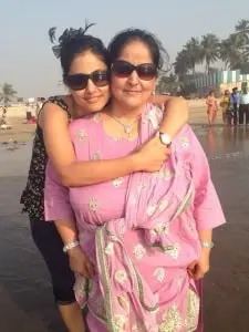 hina khan with her mother