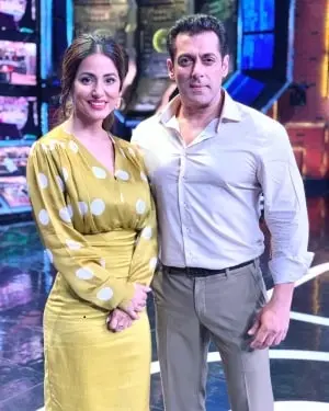 hina khan with salman khan in bigg boss