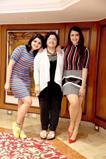 kamini chopra handa with daughters mannara and mitali