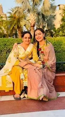 malika kaliraman with her mother