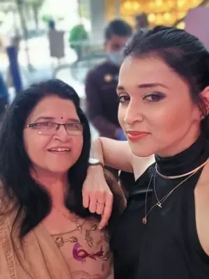 mannara chopra with mother kamini chopra handa