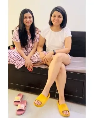 mannara chopra with sister mitali handa