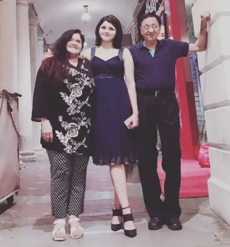 mitali handa with her parents