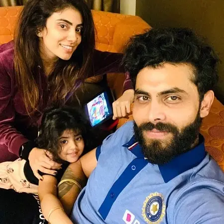 ravindra jadeja with wife rivaba and daughter nidhyana