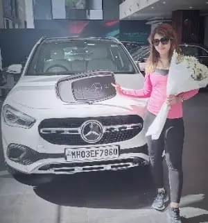 sana raees khan with her mercedes