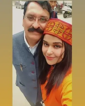 sapna bhatt with father deveshwar bhatt