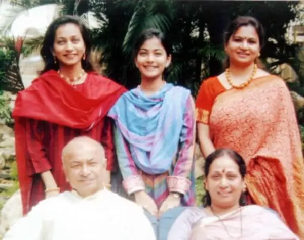 shinde family picture