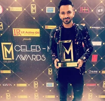 ali merchant with his award