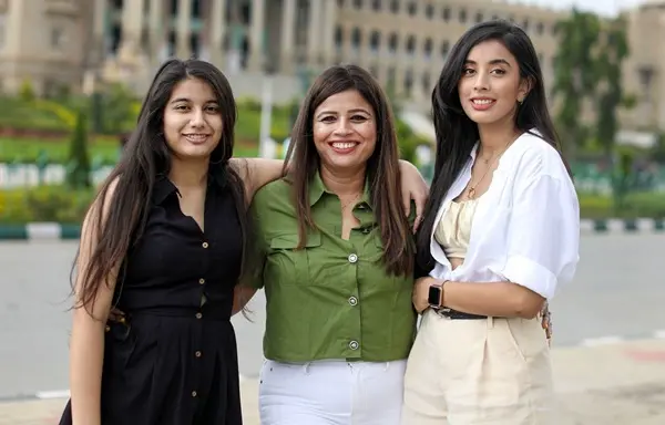 elixir nahar with her family