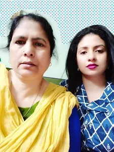 hasin jahan with her mother