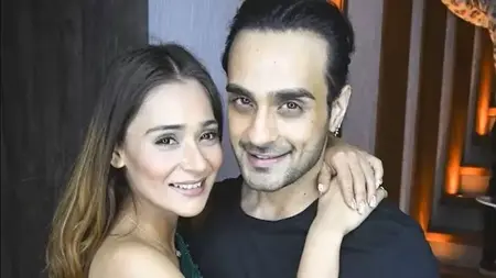 sara khan with angad hasija