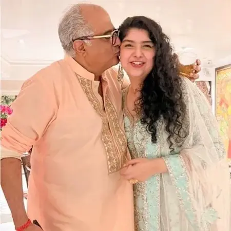 anshula kapoor with father boney kapoor