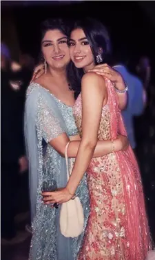 anshula kapoor with sister khushi kapoor