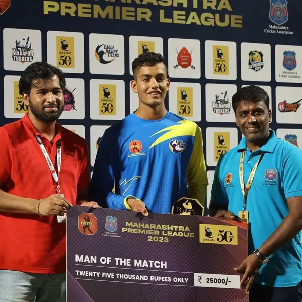 arshin kulkarni receiving man of the match award