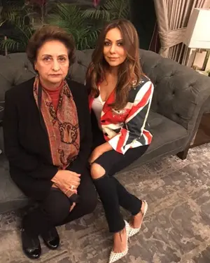 gauri khan with mother savita chhibber