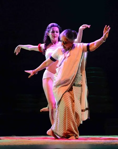 Isha Sharvani performing with her mother Daksha Sheth
