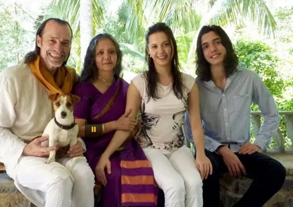 isha sharvani with her family