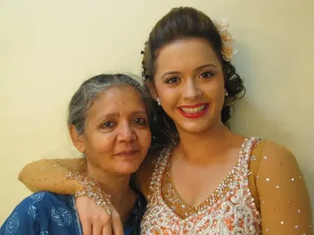 isha sharvani with mother daksha sheth