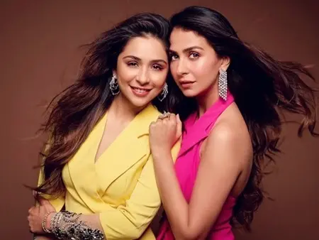 malvika raaj with sister sonaakshi raaj