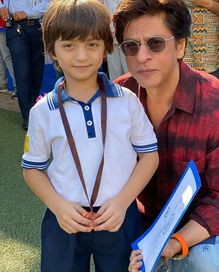 shahrukh khan with son abram khan