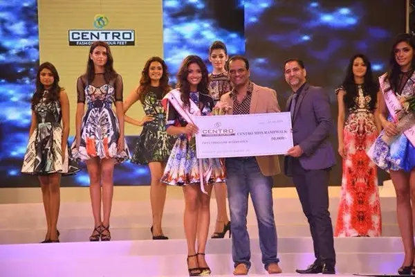 sushrii shreya mishraa with miss ramp walk award